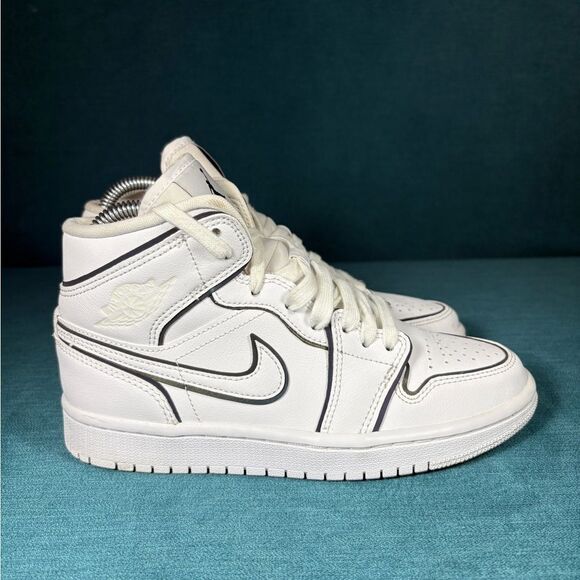 Size 6 - Women’s Nike Air Jordan 1 Mid Iridescent shoes - Picture 3 of 12